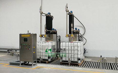 仲恒GAF1500L2-A自動(dòng)灌裝生產(chǎn)線 全自動(dòng)灌裝機(jī)客戶安裝現(xiàn)場(chǎng)！