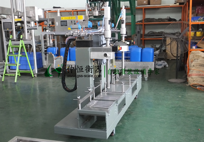 雙槍雙計量液體灌裝機2