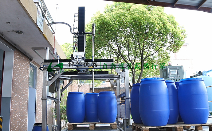 GAF-1500型200L*4桶 IBC噸桶自動(dòng)灌裝線現(xiàn)場調(diào)試4